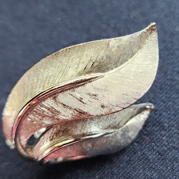 Crown Trifari Silver Clip-on Earrings - Picture 10 of 10